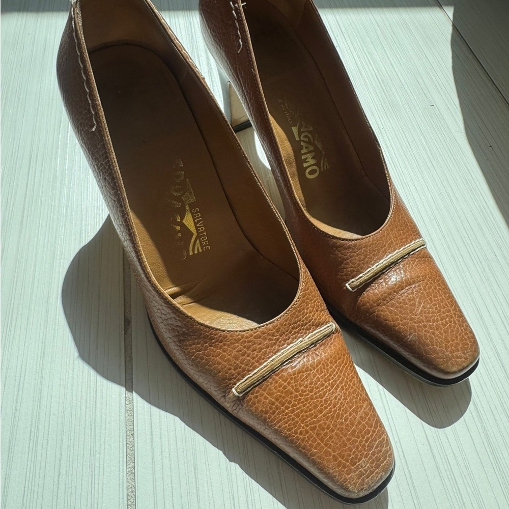 Salvatore Ferragamo Women's Tan Leather Pumps